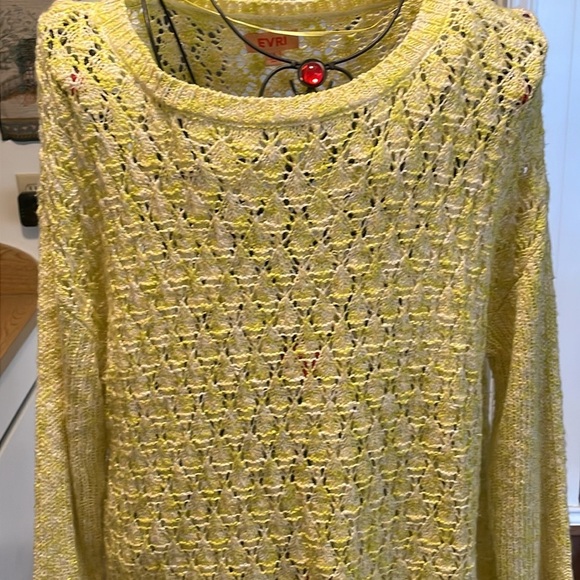 🤠🤠🤠3 for 12$🤠🤠🤠Yellow Pullover Sweater - Picture 2 of 9